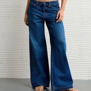 Women’s American Eagle Dreamy Drape Strigid Low Rise Ultra Wide-Leg Jeans